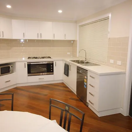 Silver House - Melbourne Airport Accommodation - 7 Minutes From Melbourne Airport-3